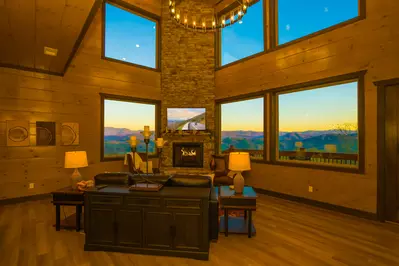 Wonderland Lodge 8