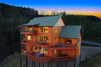 Wonderland Lodge 10