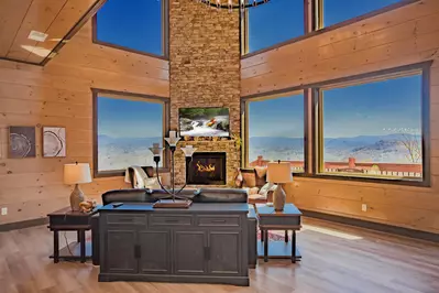 Wonderland Lodge 12