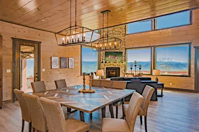Wonderland Lodge 15