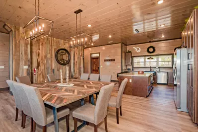 Wonderland Lodge 16