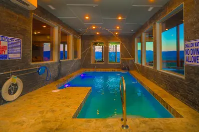 Wonderland Lodge 81