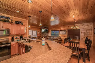 Gatlinburg Mountain Lodge 13