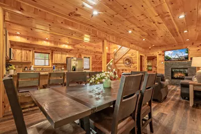 Lazy Bear Lodge 14