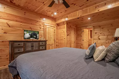 Lazy Bear Lodge 20