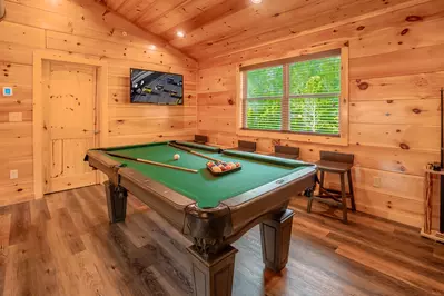 Lazy Bear Lodge 23