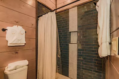 Wonderland Lodge 36
