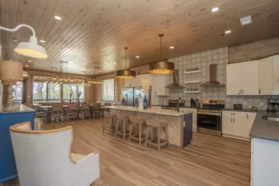 Splash Mountain Lodge 17