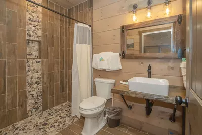 Splash Mountain Lodge 37