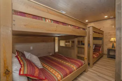 Splash Mountain Lodge 57