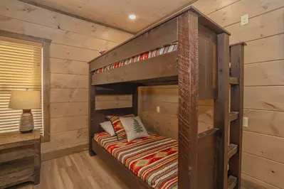 Splash Mountain Lodge 64