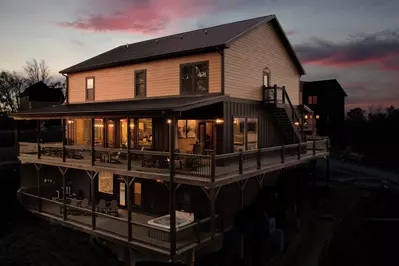 Splash Mountain Lodge 9