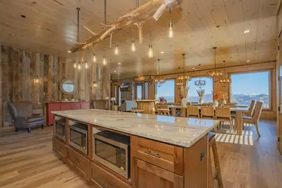 RoofTop Summit Lodge 19