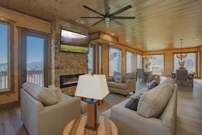 RoofTop Summit Lodge 8