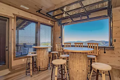 RoofTop Summit Lodge 30