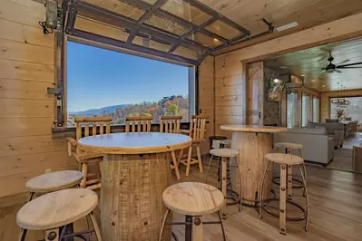 RoofTop Summit Lodge 31