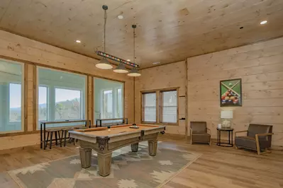 RoofTop Summit Lodge 51