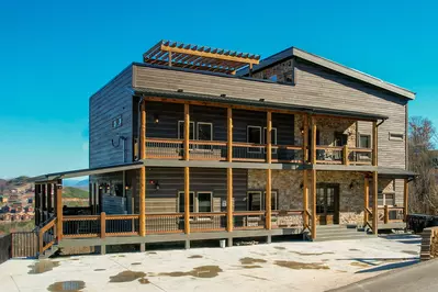 RoofTop Summit Lodge 148
