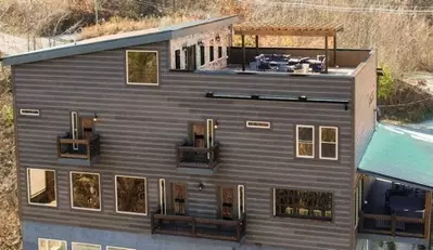 RoofTop Summit Lodge 12