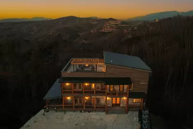 RoofTop Summit Lodge 144