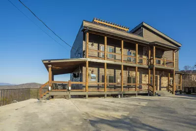 RoofTop Summit Lodge 11