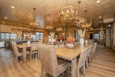 RoofTop Summit Lodge 23