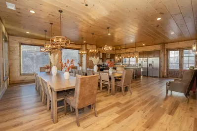 RoofTop Summit Lodge 24