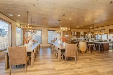RoofTop Summit Lodge 25