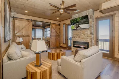 RoofTop Summit Lodge 26