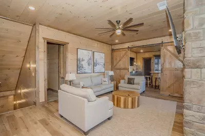 RoofTop Summit Lodge 27