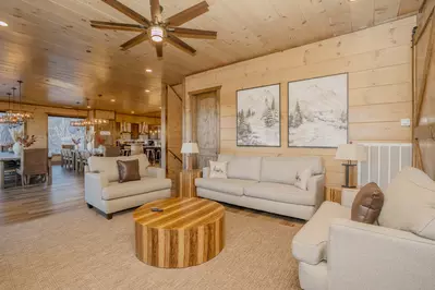 RoofTop Summit Lodge 28