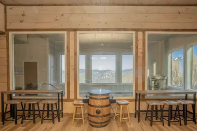 RoofTop Summit Lodge 80