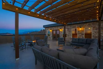 RoofTop Summit Lodge 140