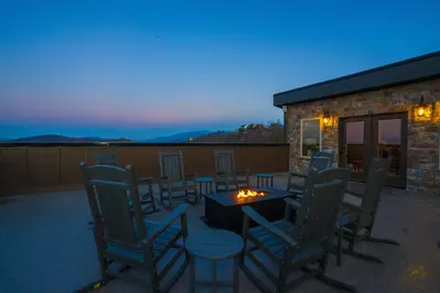 RoofTop Summit Lodge 141