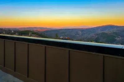 RoofTop Summit Lodge 136