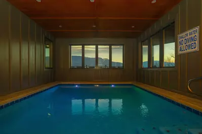 Gatlinburg Country High Life 81