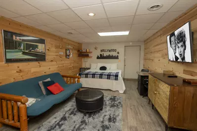 Country Cabin in the City 31