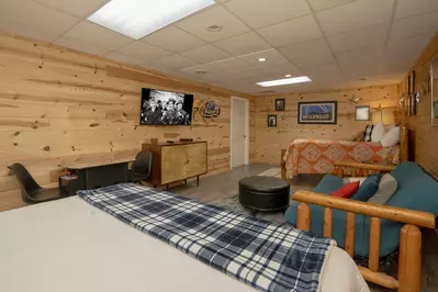 Country Cabin in the City 33