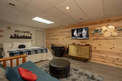 Country Cabin in the City 34