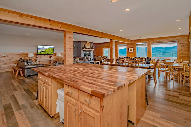 CrestView Lodge