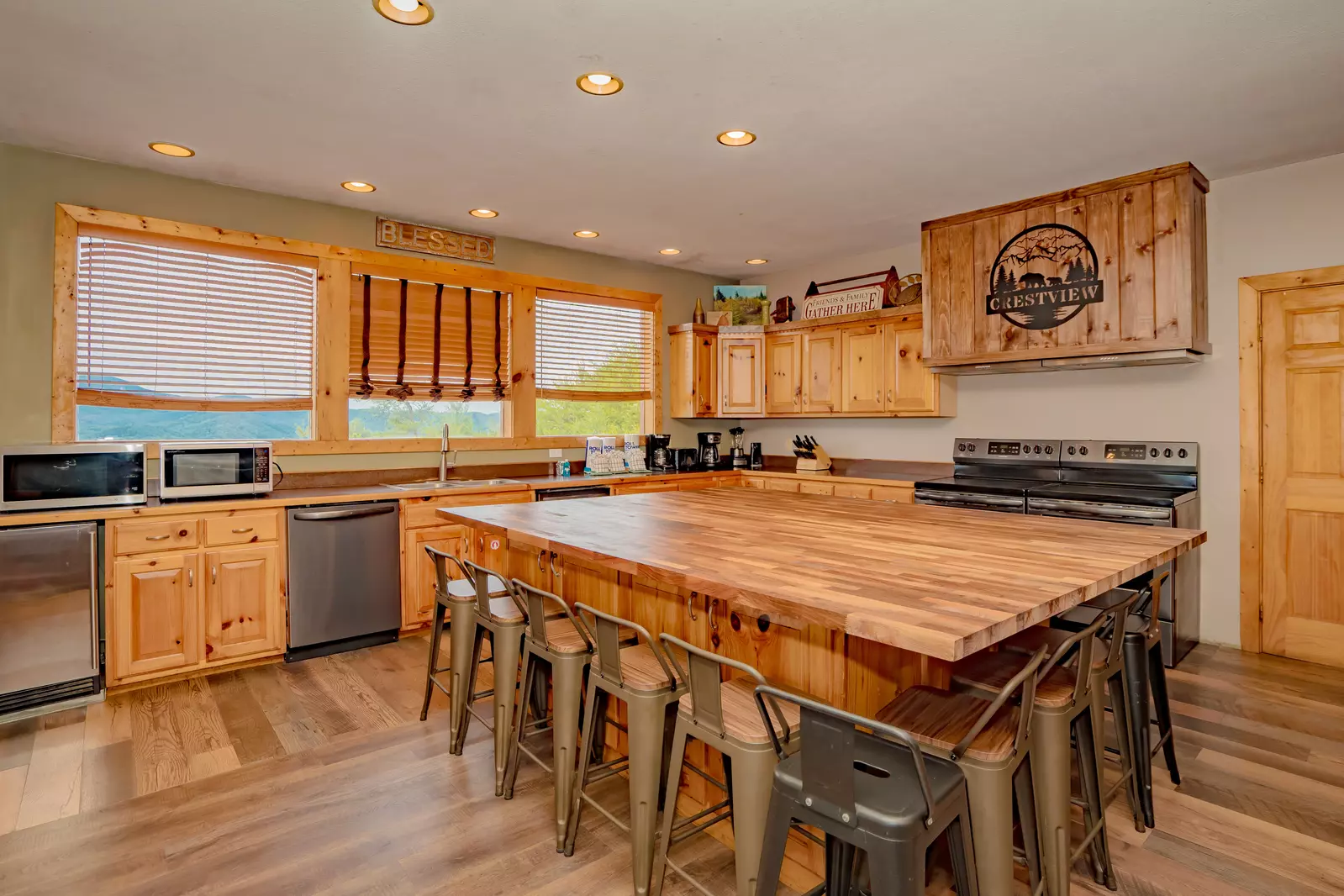 CrestView Lodge