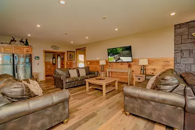 CrestView Lodge 13