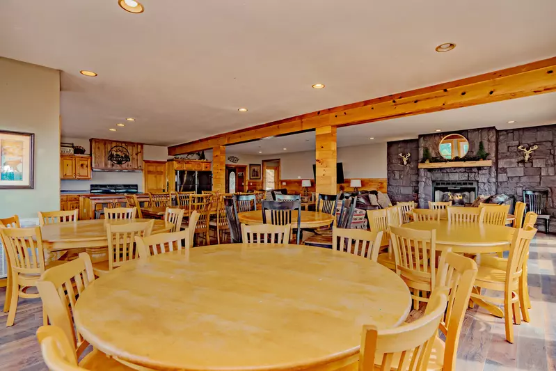 CrestView Lodge