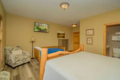 CrestView Lodge 25