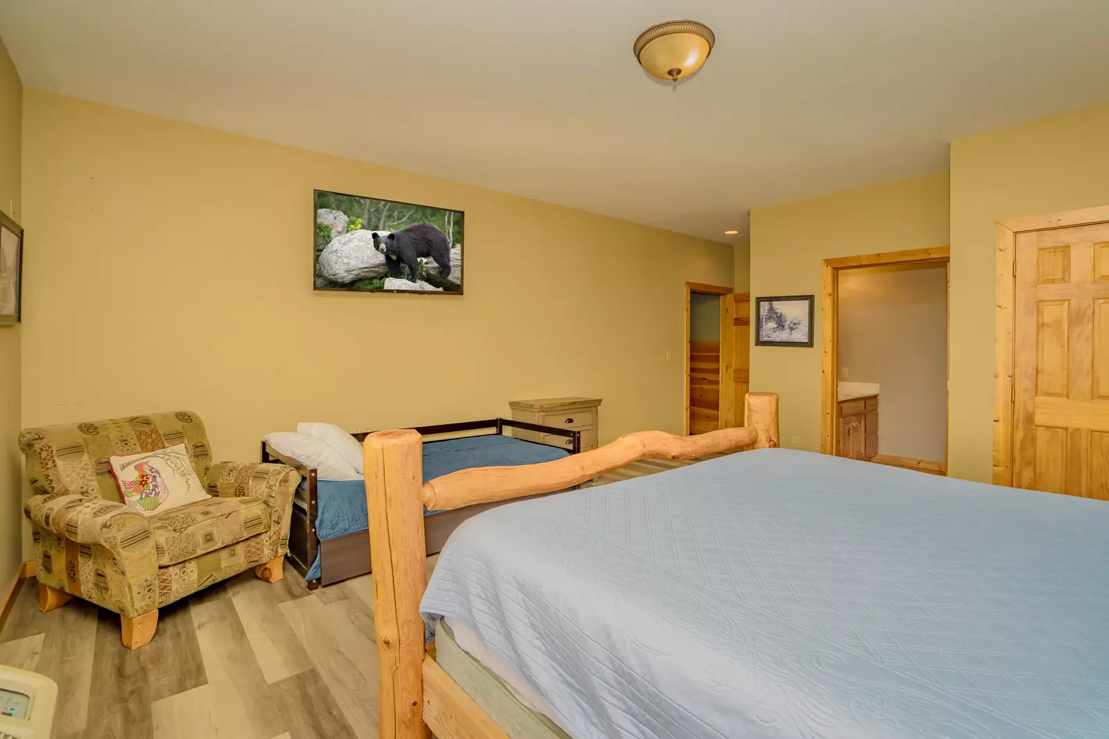 CrestView Lodge