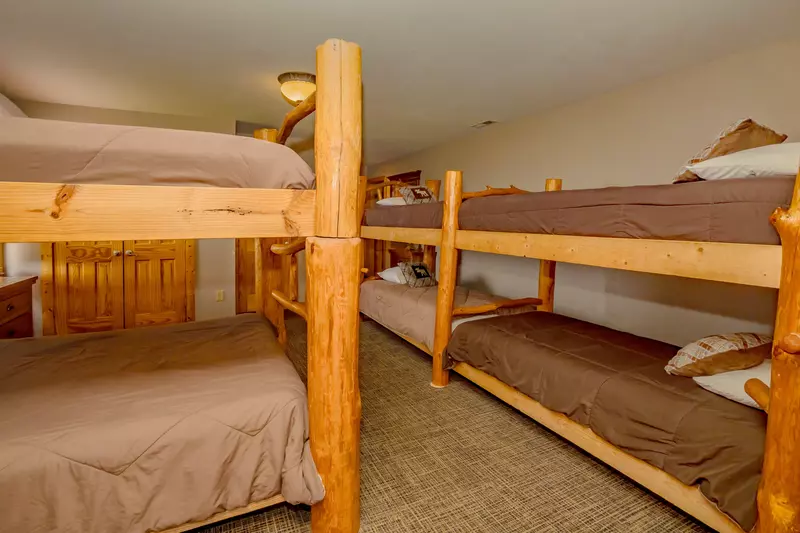 CrestView Lodge