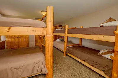 CrestView Lodge 41