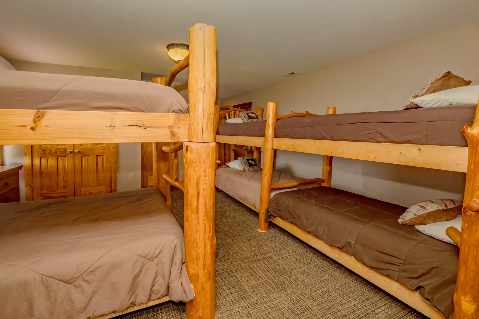 CrestView Lodge