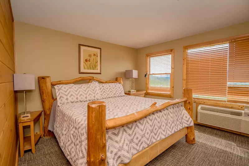 CrestView Lodge