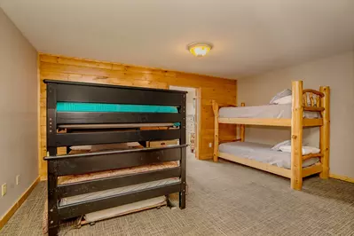CrestView Lodge 46